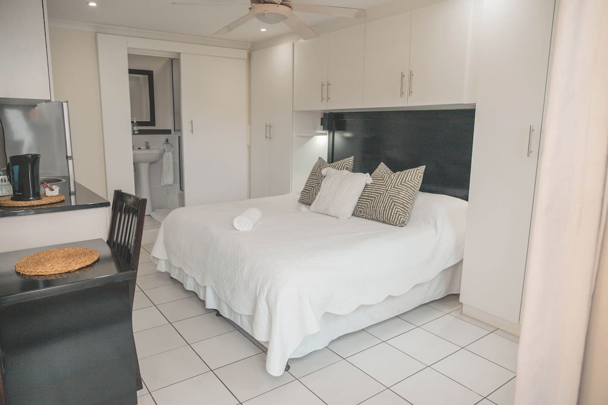 Luxury-Doppelzimmer, 1 King-Bett | Zimmersafe, Bügeleisen/Bügelbrett, Zustellbetten, kostenloses WLAN