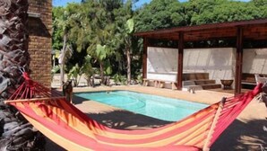 Outdoor pool - Sea Cottage Rentals (Cape Town)