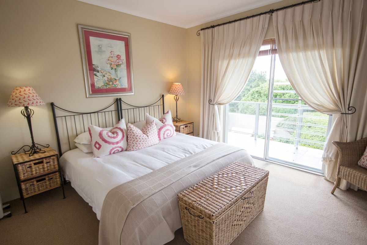 In-room safe, individually decorated, individually furnished, desk