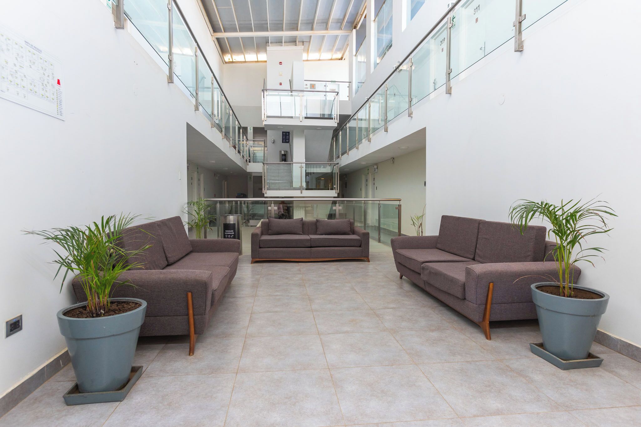 ฝ่ายต้อนรับ