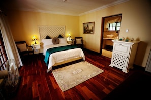 Minibar, in-room safe, rollaway beds, free WiFi - EnGedi Guesthouse (Krugersdorp)