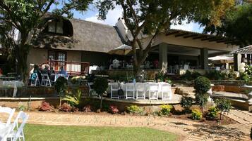 Breakfast and lunch served