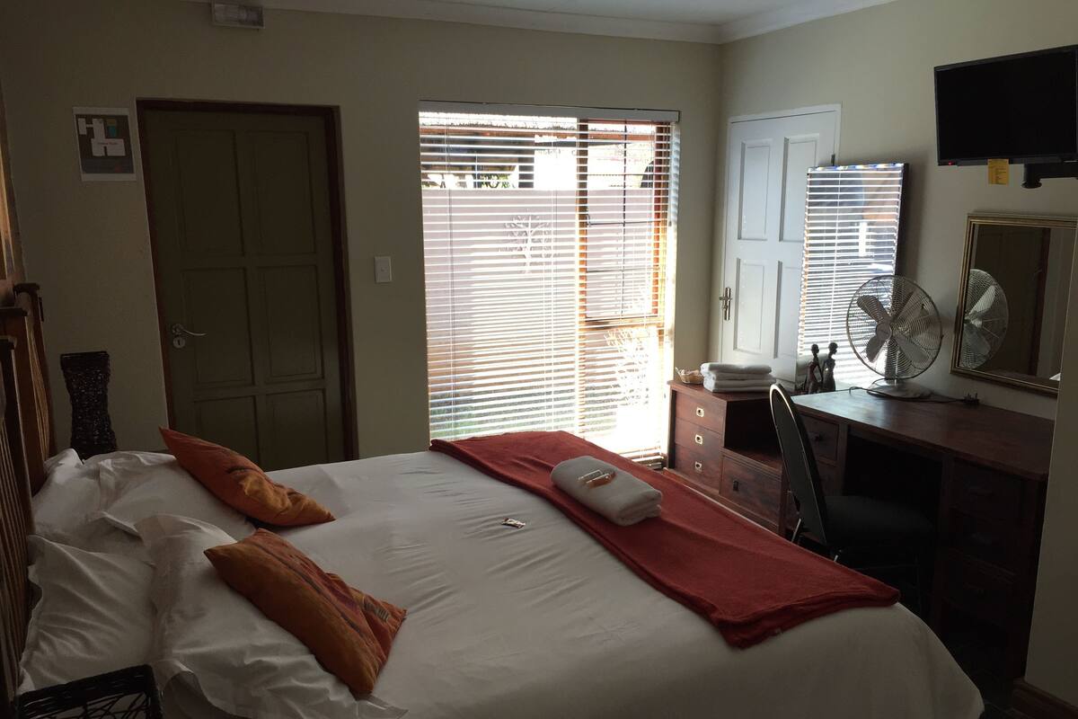 Double Room:2 single beds, Full bathroom | Vista do quarto