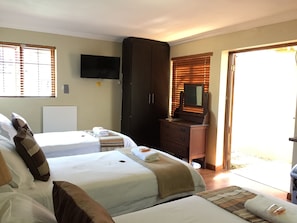 Self catering: Triple room, shower | Pemandangan dari bilik