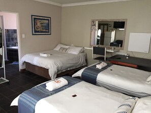 Individually decorated, individually furnished, free WiFi, bed sheets - Travellers Nest Guesthouse (Centurion)