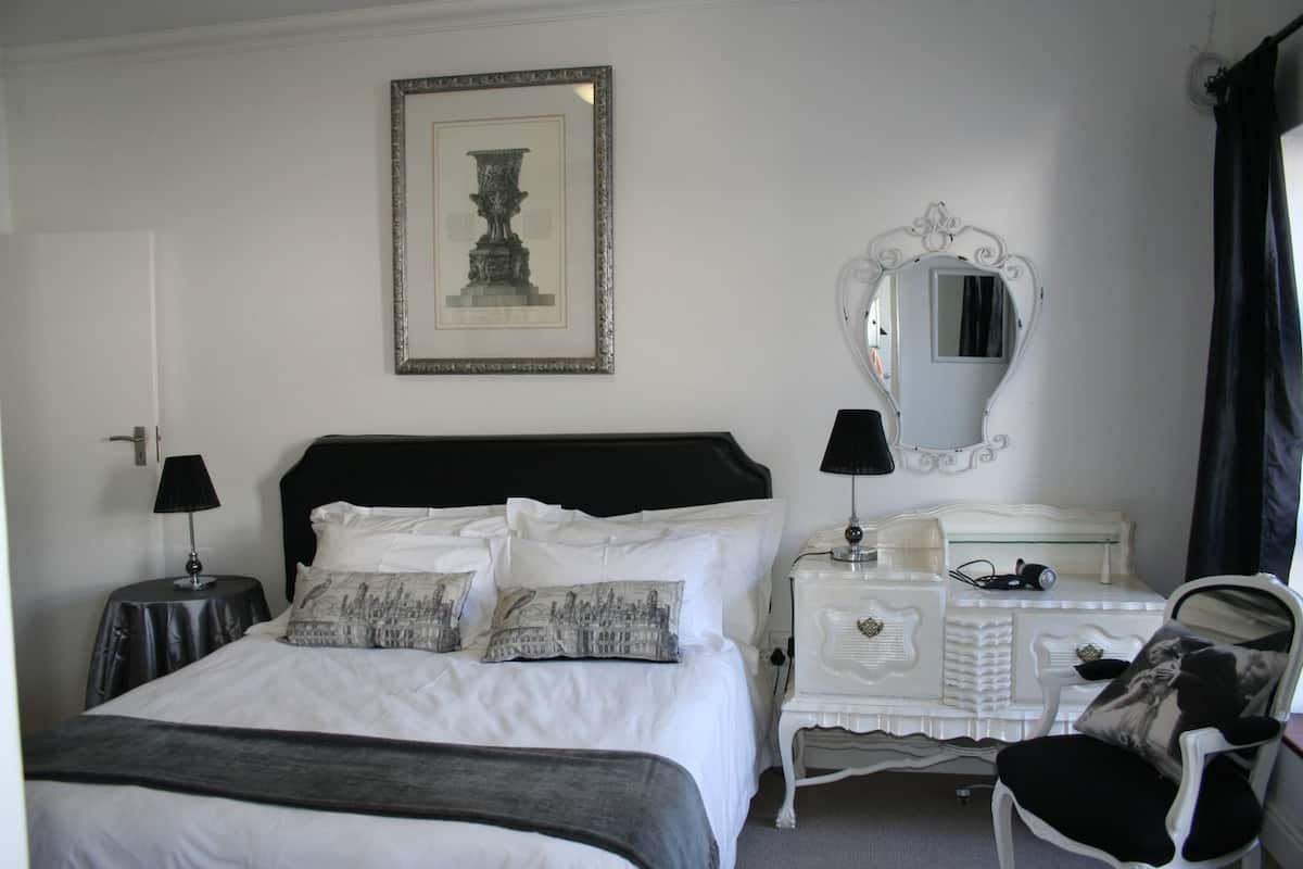 Habitación familiar | 1 habitación, ropa de cama de alta calidad y muebles diferentes