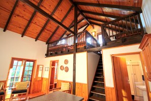 Family Cabin, Mountain View | Living area
