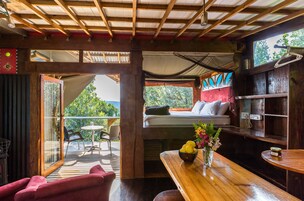 Honeymoon Cabin, Mountain View | Egyptian cotton sheets, WiFi (free)