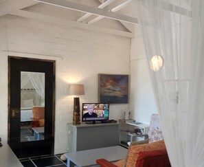 خزنة داخل الغرفة وستائر تعتيم ومكواة/لوح كي وواي فاي مجانًا