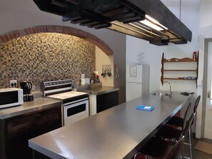 First Floor: 2 Bedroomed Apartment (4) | Private kitchenette