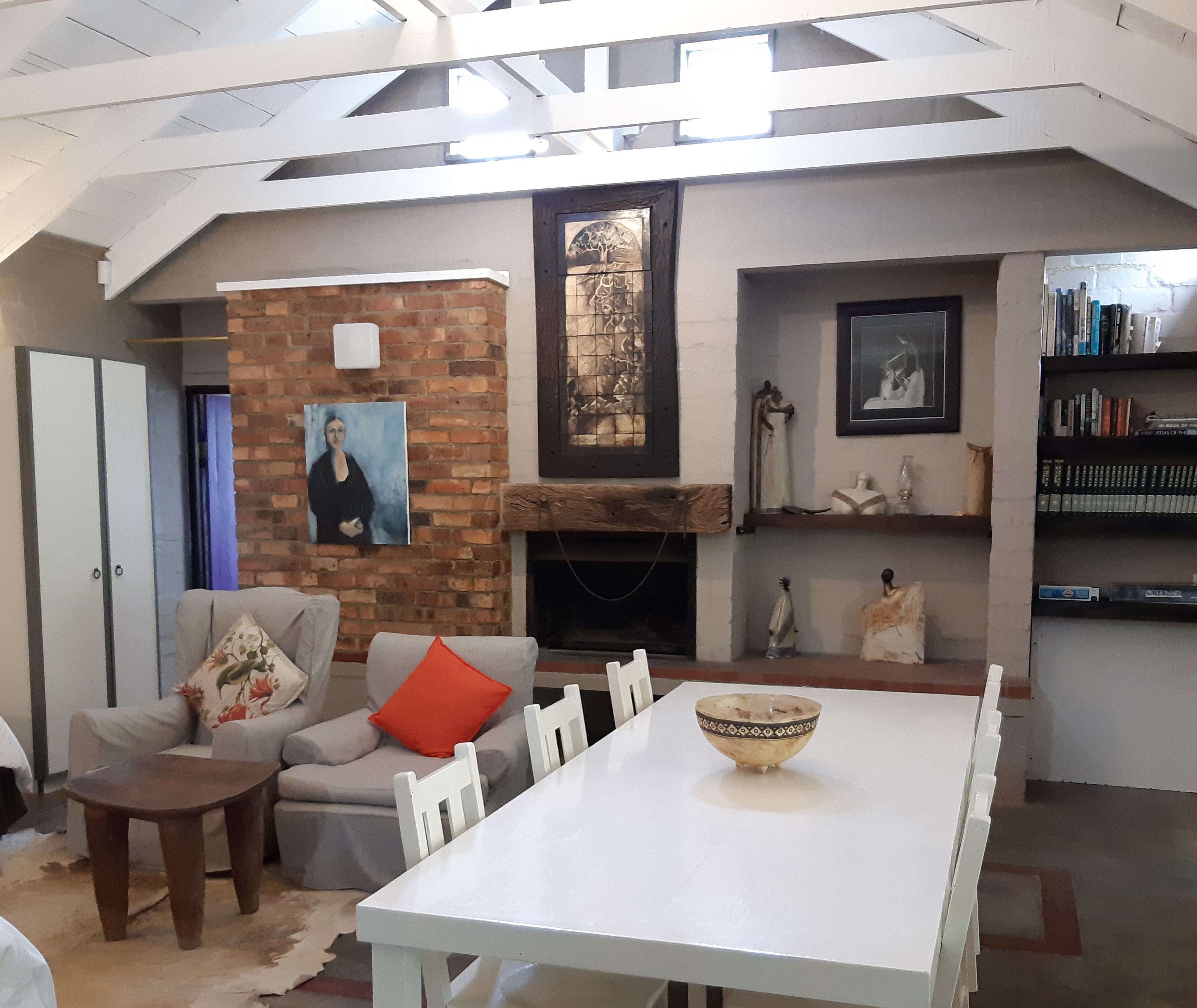 First Floor: 2 Bedroomed Apartment (4) | In-room dining