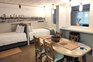 Phòng Suite tiện nghi đơn giản, 1 phòng ngủ | Két bảo mật tại phòng, màn/rèm cản sáng, bàn ủi/dụng cụ ủi quần áo 