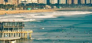 Beach nearby - Point Waterfront Apartments (Durban)