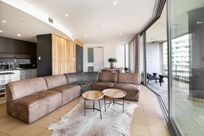 Comfort-Apartment, 3 Schlafzimmer, Kanalblick, Strandnähe | Wohnbereich