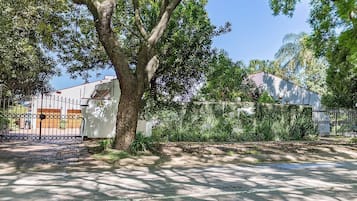 Fachada de la propiedad