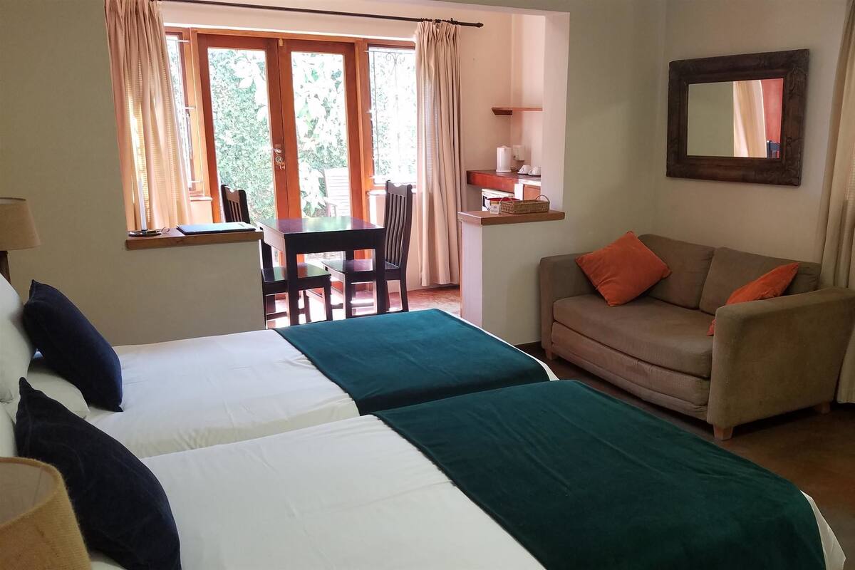 7 Superior Twin | Minibar, in-room safe, individually decorated, individually furnished