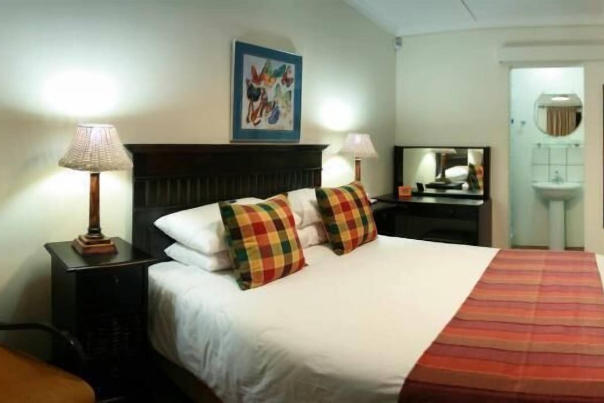 Minibar, in-room safe, individually decorated, individually furnished