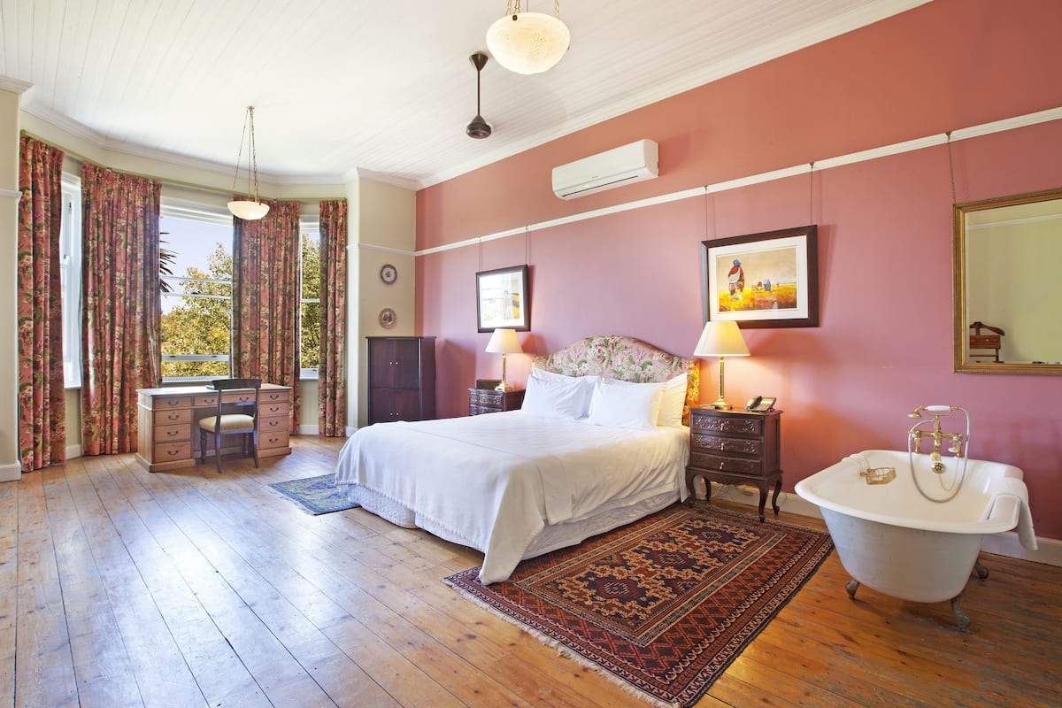 Luxe kamer | 1 slaapkamer, luxe beddengoed, een kluis op de kamer