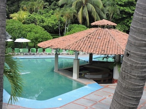 Poolside bar - Hotel Tortuga Acapulco (Acapulco)