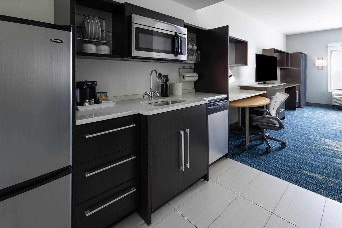 full-sized fridge, microwave, dishwasher, cookware/dishes/utensils