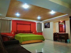 Suite junior | Minibar, escritorio, wifi gratis y ropa de cama 