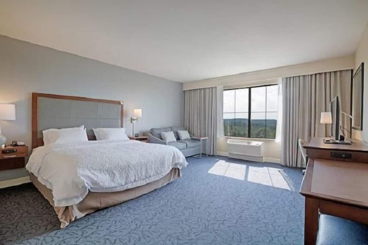 In-room safe, desk, iron/ironing board, travel cot