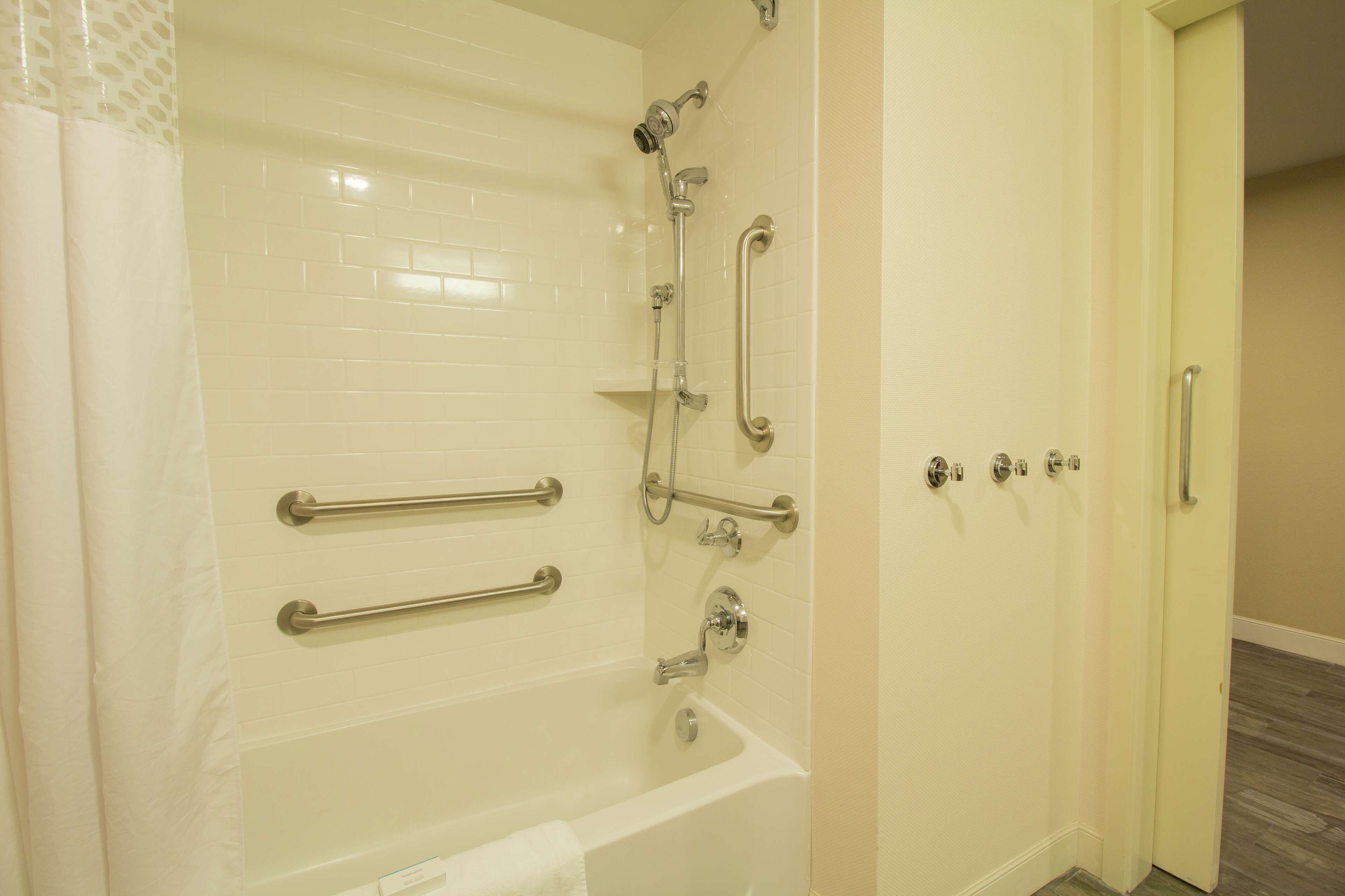 room, 2 queen beds, accessible, bathtub | bathroom | combined shower/bathtub, free toiletries, towels