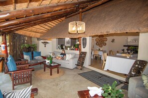 Lobby sitting area - Thornhill Safari Lodge (Hoedspruit)
