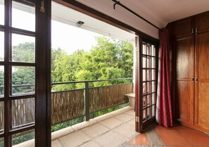 Luxury Room | Balcony - Waterkloof Apartments (Pretoria)