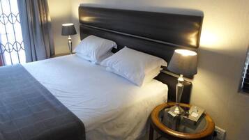 Luxury Apartment | 1 bedroom, in-room safe, iron/ironing board, free WiFi