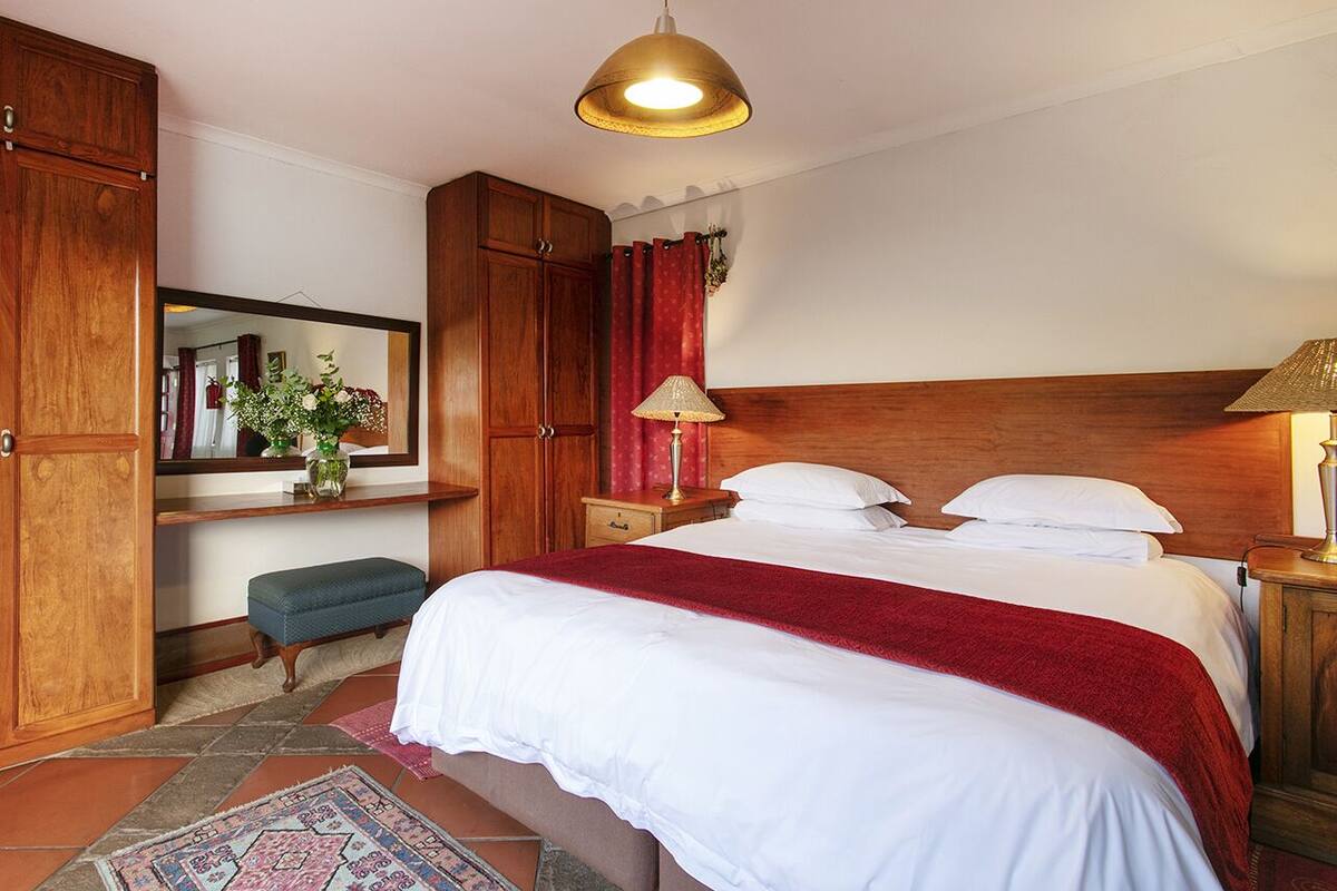Luxury Room | 1 bedroom, in-room safe, desk, iron/ironing board