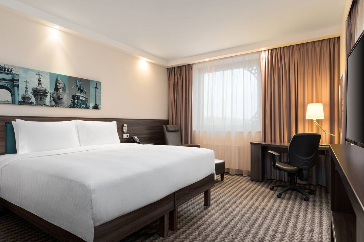 Hypo-allergenic bedding, pillowtop beds, in-room safe, blackout drapes