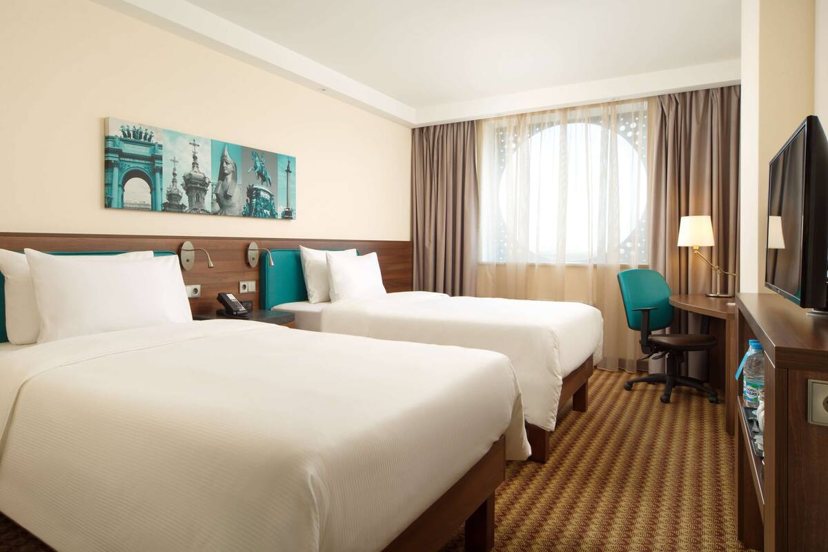 Twin Room, Non Smoking | Hypo-allergenic bedding, pillowtop beds, in-room safe, blackout drapes