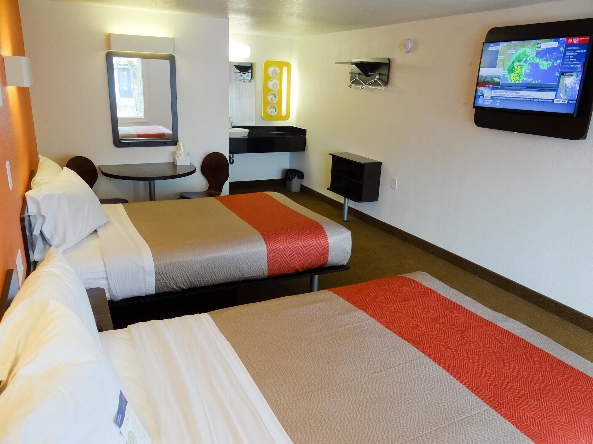 Laptop workspace, WiFi (free), bed sheets