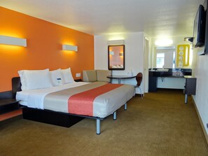 Laptop workspace, free WiFi, bed sheets - Motel 6 Erie, PA (Erie)