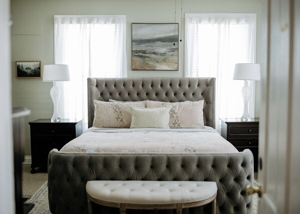 أغطية فراش متميزة وأسرّة تيمبور بديك ومكواة/لوح كي وواي فاي مجانًا