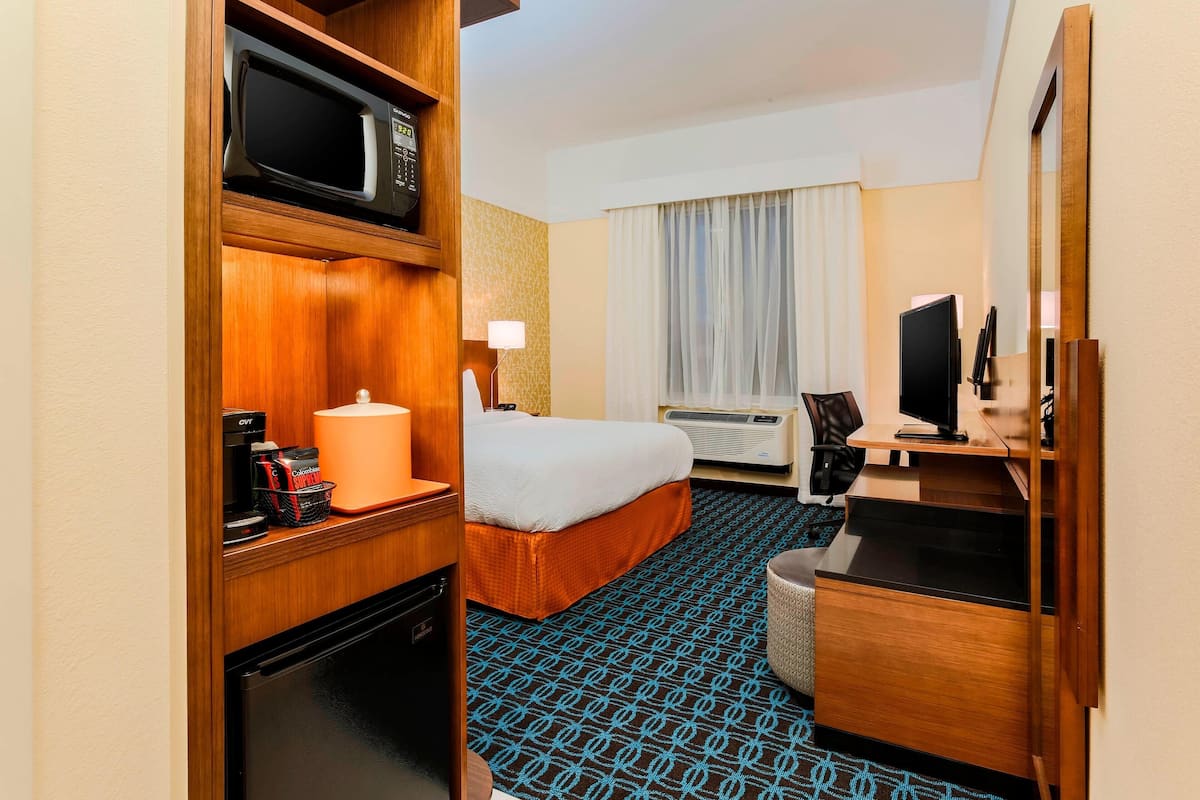 room, 1 king bed, non smoking | in-room safe, individually furnished, desk, laptop workspace