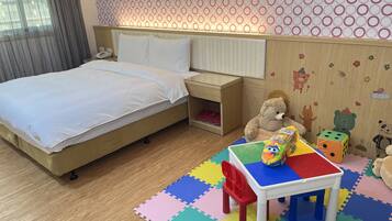 Comfort Double Room, 1 Queen Bed | 1 bedroom, desk, soundproofing, free cribs/infant beds