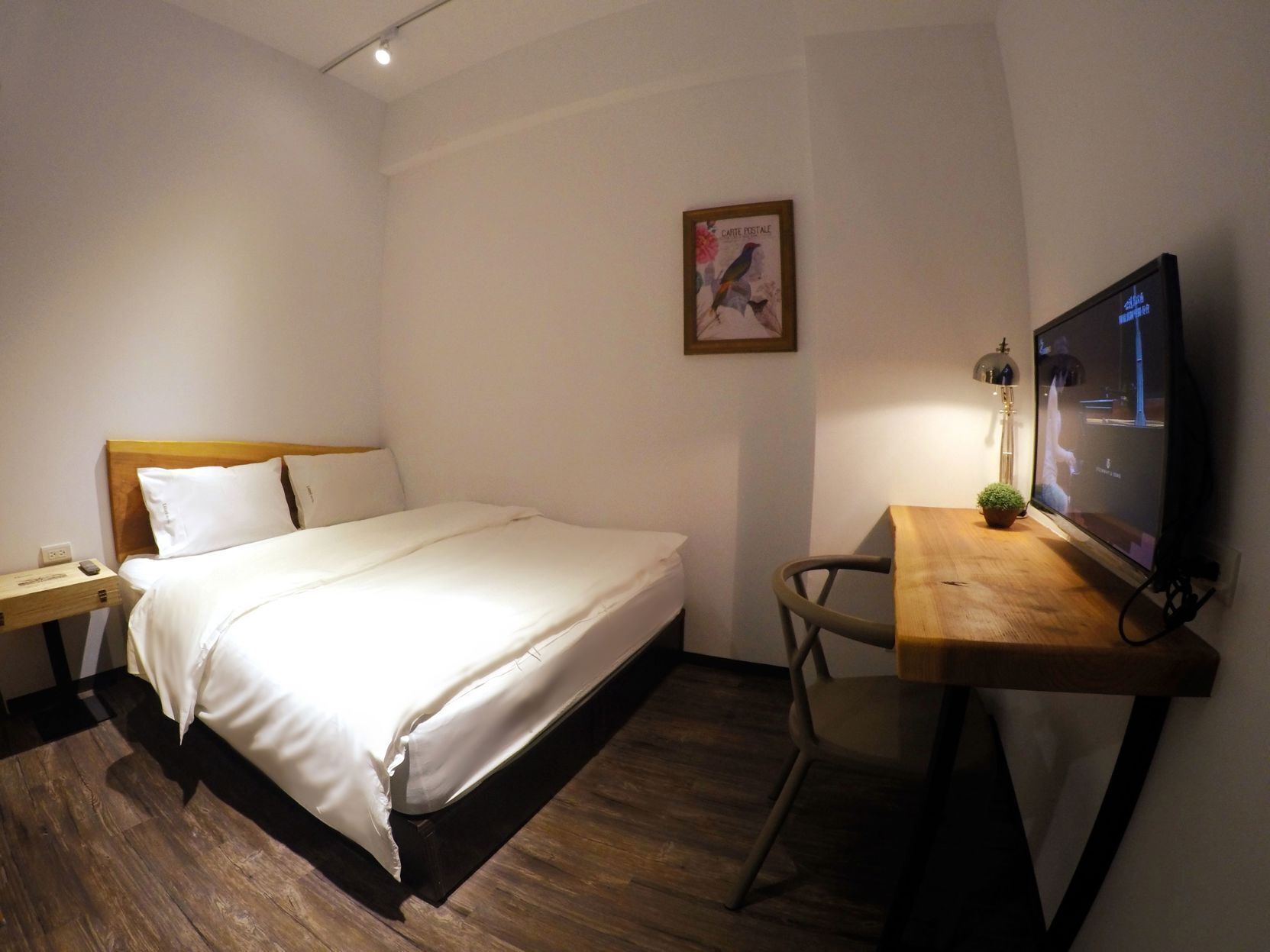 Premium bedding, down duvets, free WiFi, bed sheets