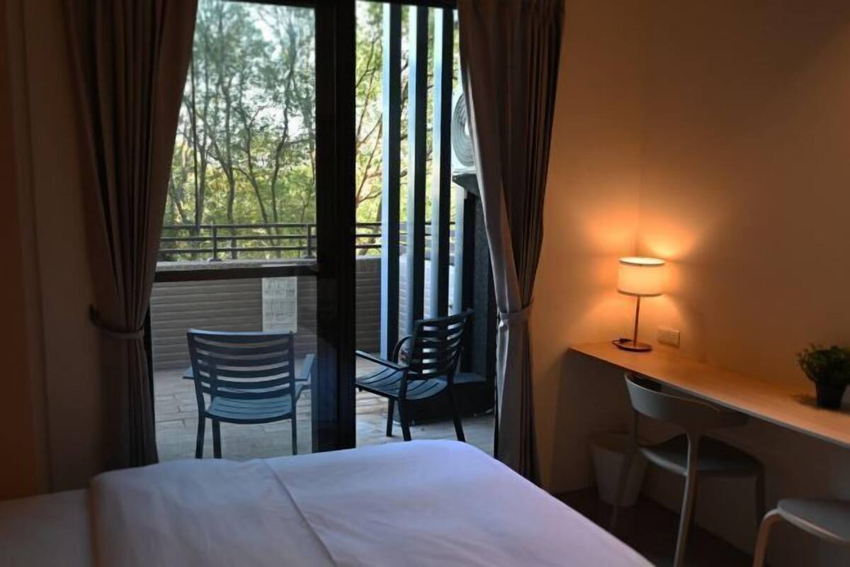 Ropa de cama de alta calidad, edredones de plumas, wifi gratis