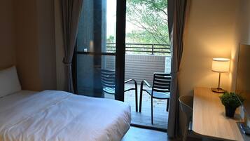 ๋๋ธ๋ฃธ (Terrace, Shared Bathroom) | ํ
๋ผ์ค/ํํฐ์ค