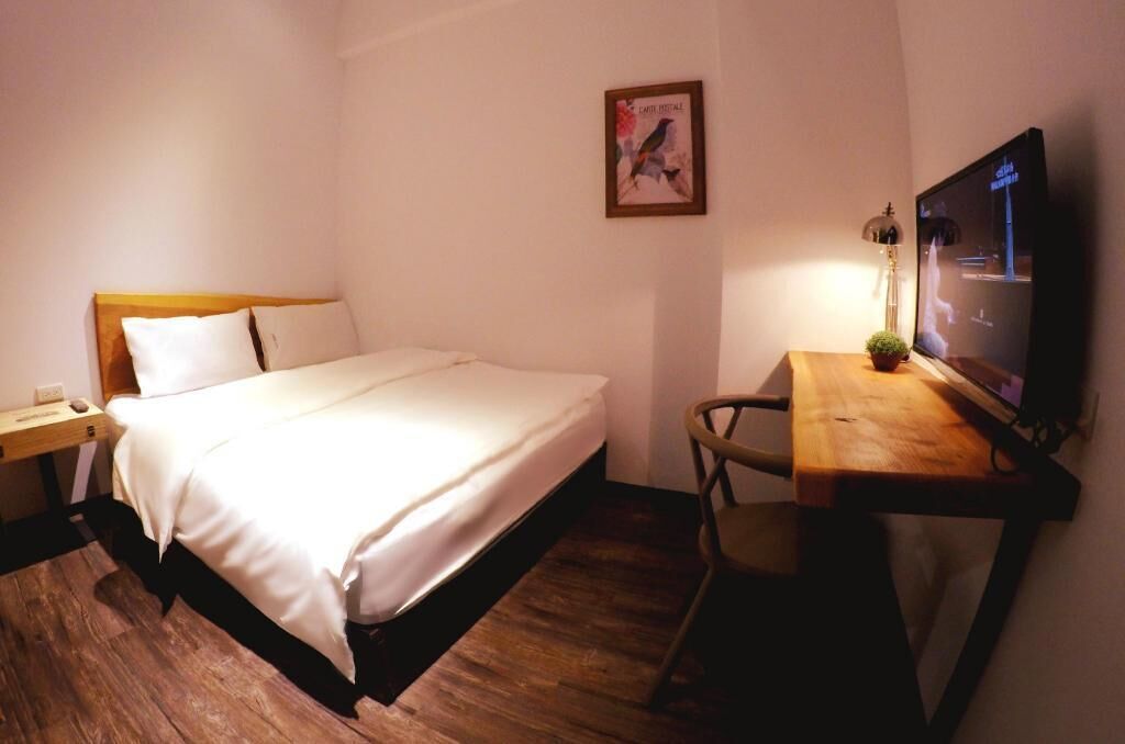 Premium bedding, down duvets, free WiFi, bed sheets