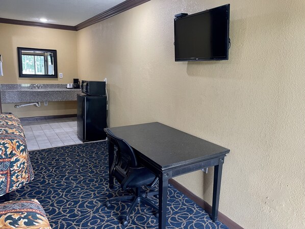 Double Room, Smoking, Refrigerator & Microwave | Desk, iron/ironing board, free rollaway beds, free WiFi - Super 6 Inn (Carencro)