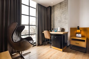 Deluxe Double Room | Down duvets, minibar, desk, laptop workspace - BlueSky Hotel (Taichung)