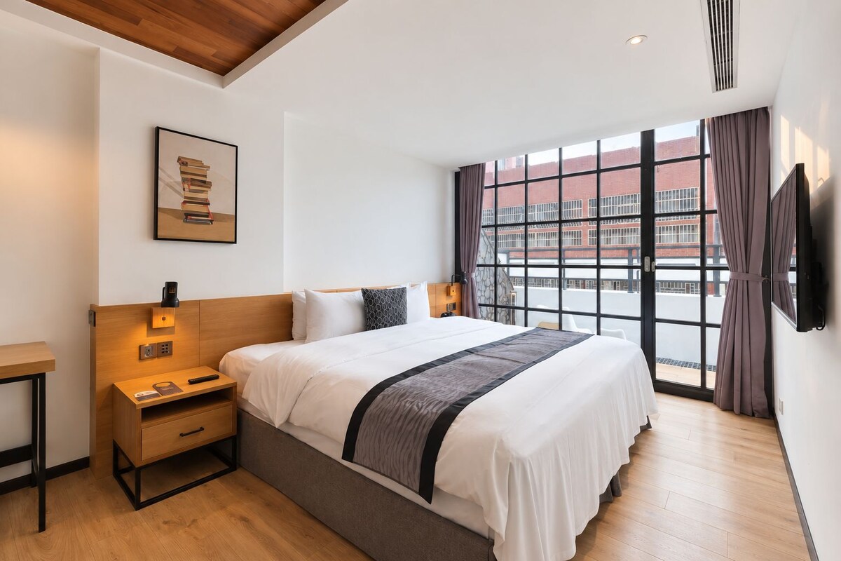 Luxury Double Room | Down comforters, minibar, in-room safe, desk