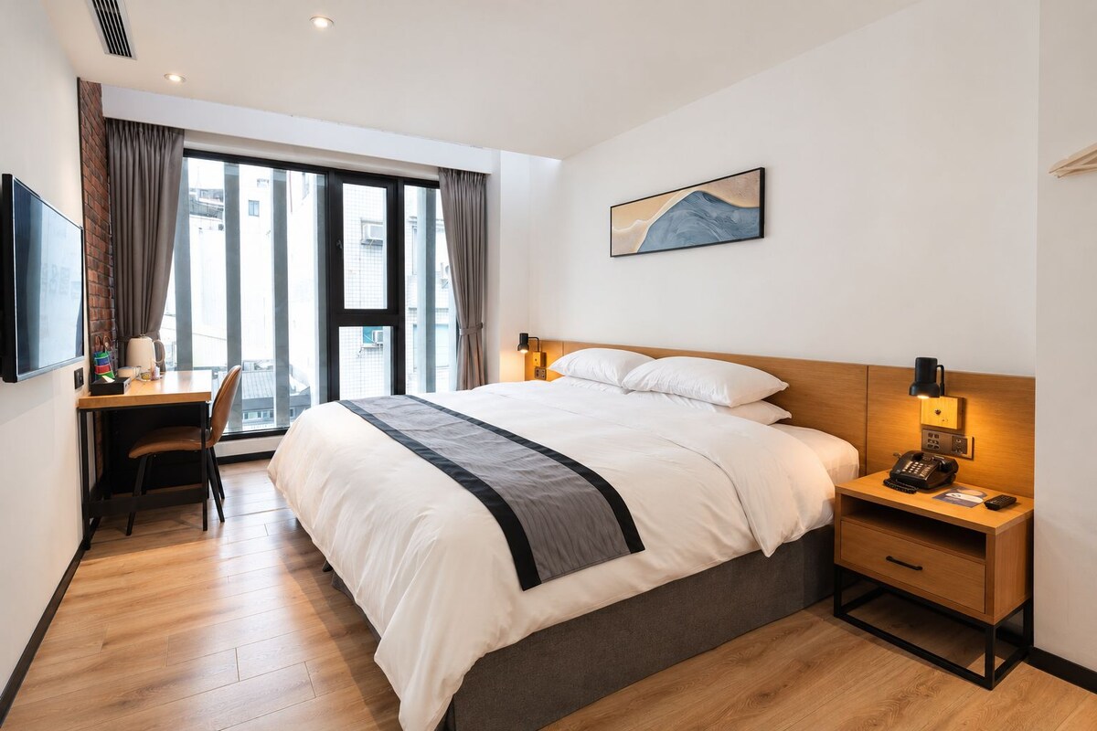 Superior Double Room | Down comforters, minibar, in-room safe, desk