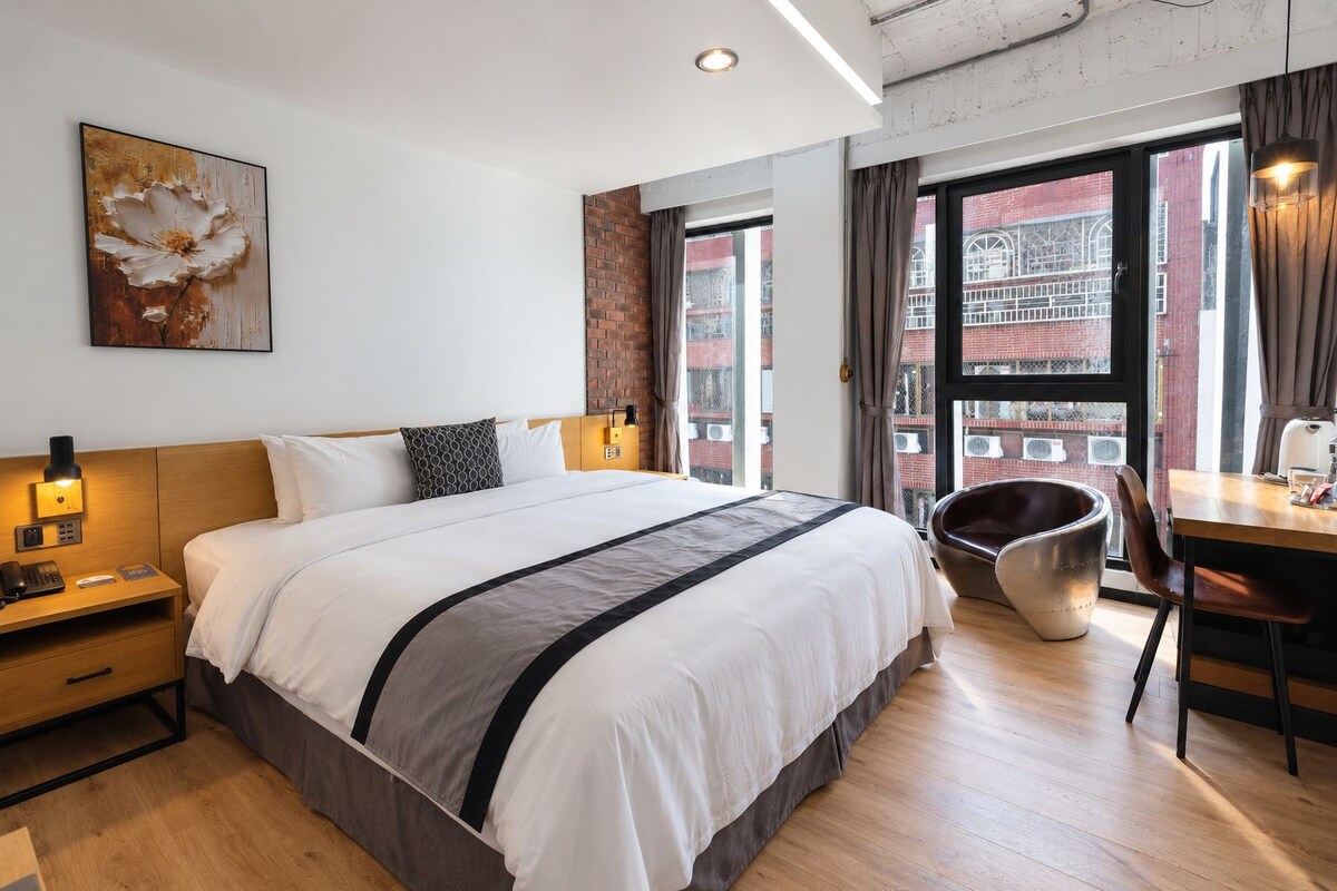 Elite Double Room | Down comforters, minibar, in-room safe, desk