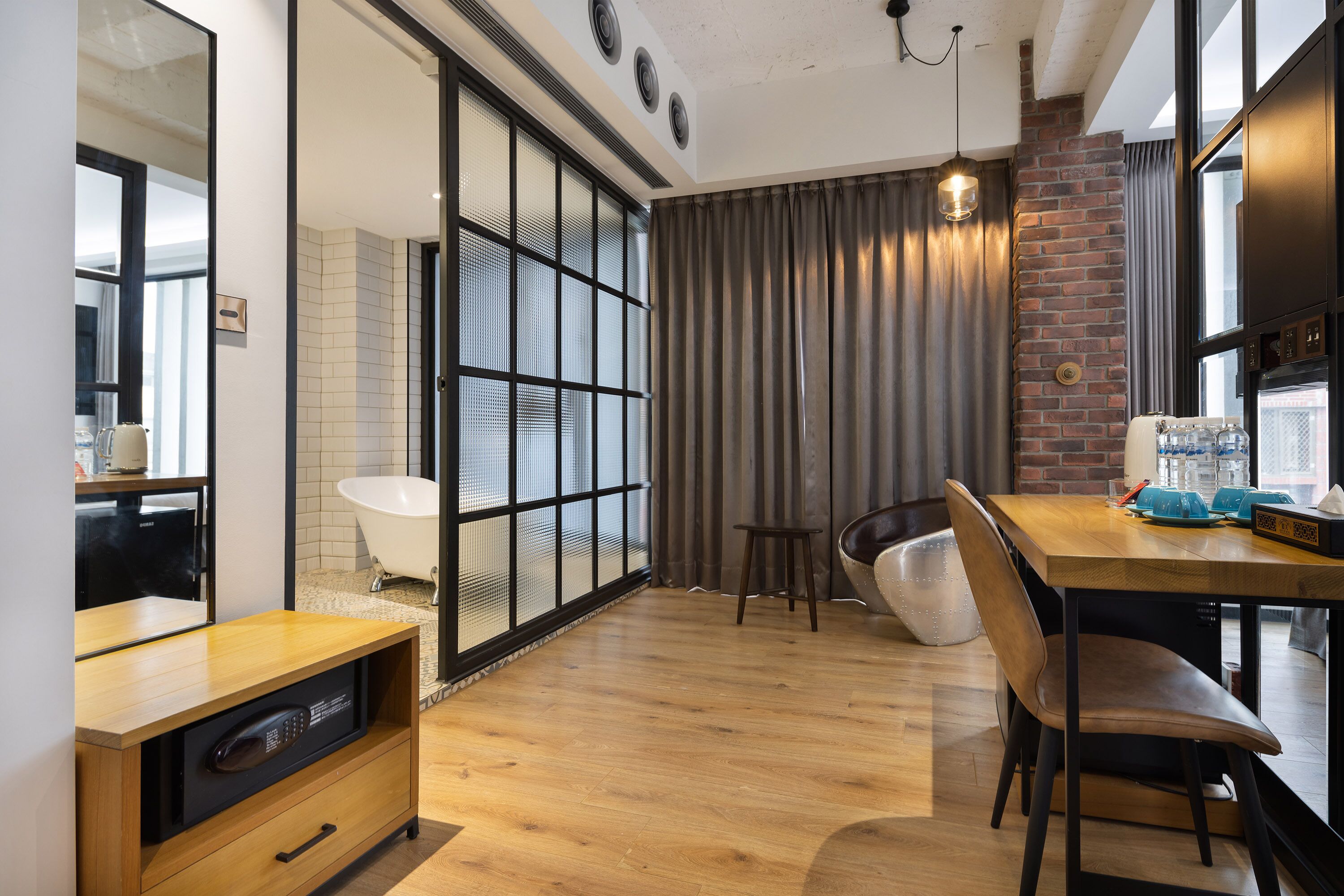 deluxe quadruple room | down duvets, minibar, desk, laptop workspace