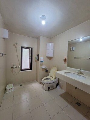 Family - Queen Double  | Bathroom | Shower, free toiletries, hair dryer, slippers