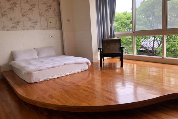 Double Room, Mountain View | Down comforters, blackout drapes, soundproofing, free WiFi